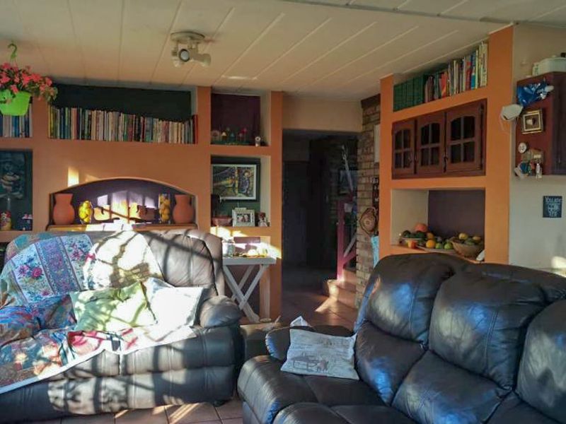 Delightful, north facing, architecturally designed family home - Photo 2