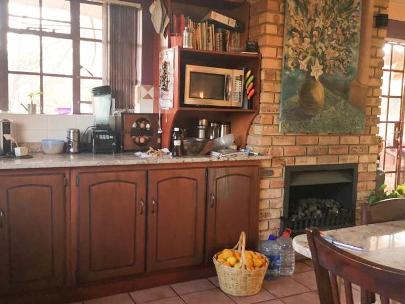 Delightful, north facing, architecturally designed family home - Photo 3