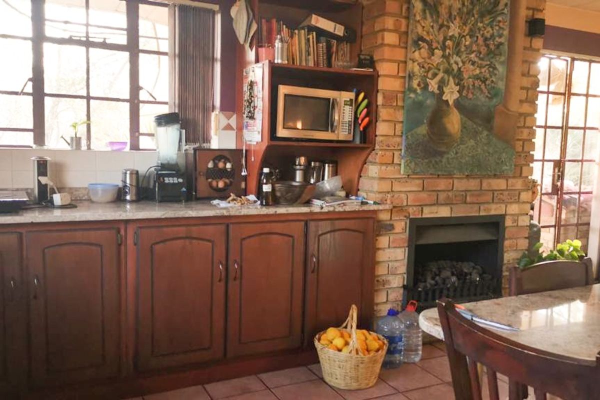 Delightful, north facing, architecturally designed family home - Photo 3