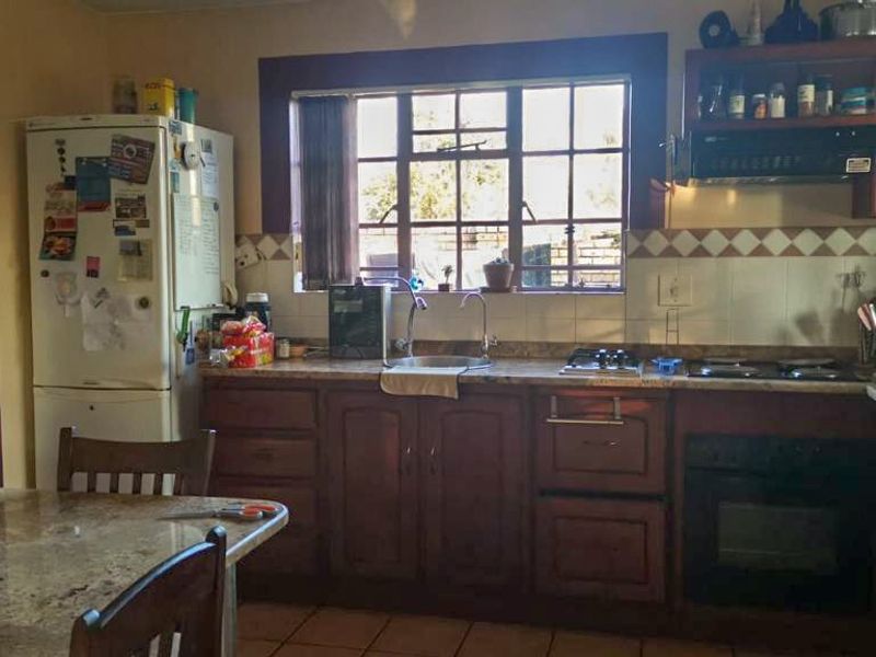 Delightful, north facing, architecturally designed family home - Photo 4