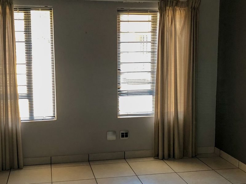 An Easy Decision - Photo 2