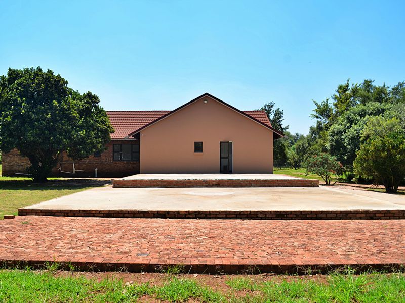 This true little gem of a house is perfect in many ways... - Photo 4