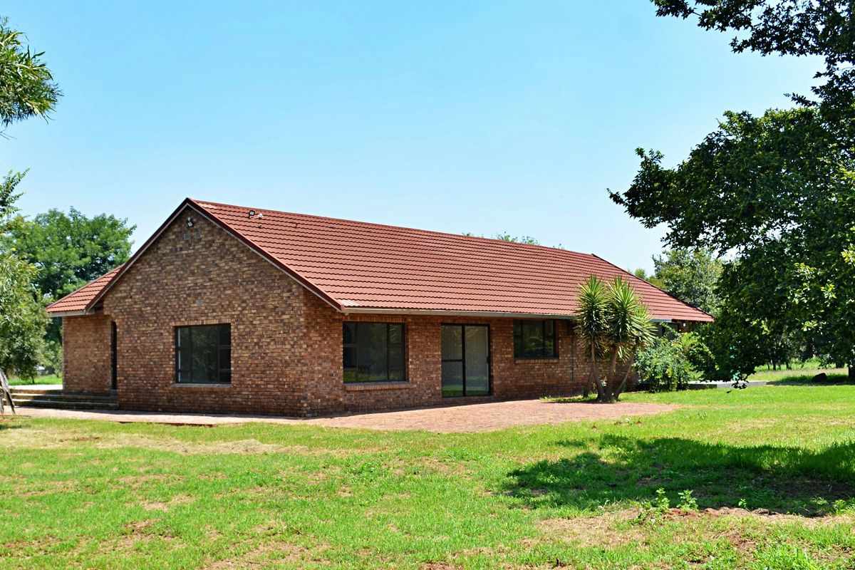 This true little gem of a house is perfect in many ways... - Photo 5