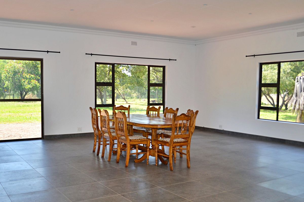 This true little gem of a house is perfect in many ways... - Photo 2