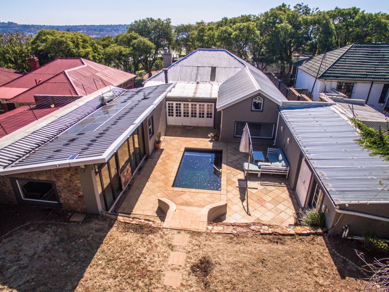 Stunning Modern Home with Self-Contained Cottage in Kensington - Photo 2