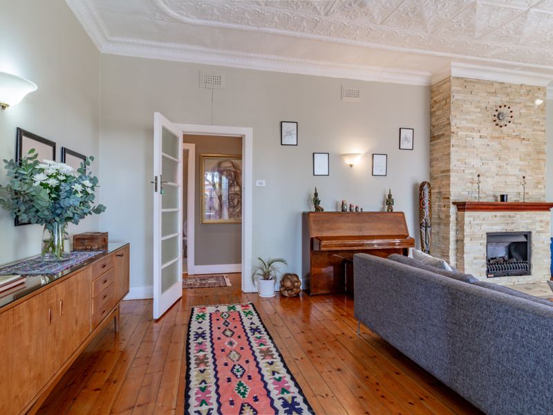 Stunning Modern Home with Self-Contained Cottage in Kensington - Photo 5