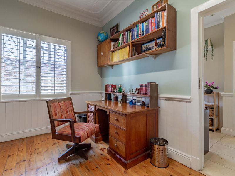 Stunning Modern Home with Self-Contained Cottage in Kensington - Photo 10