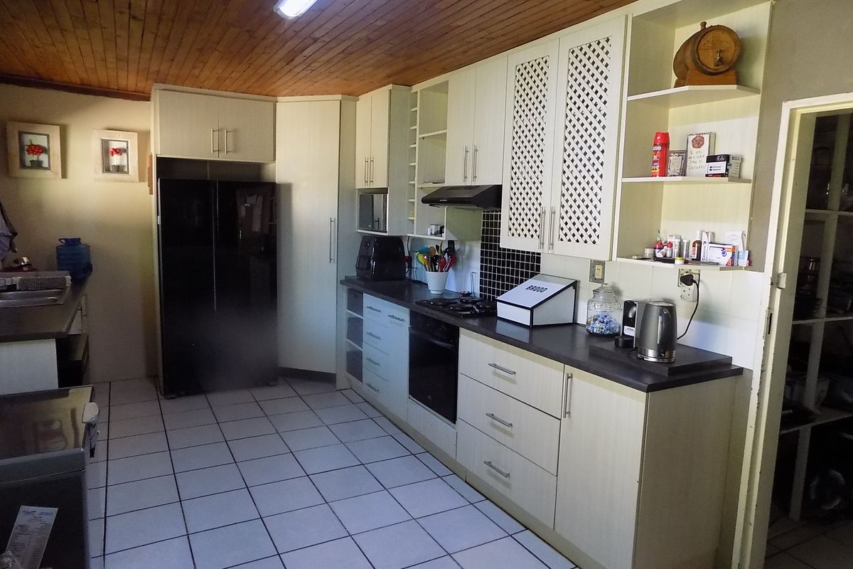 House for sale with 2 flatlets - Photo 3