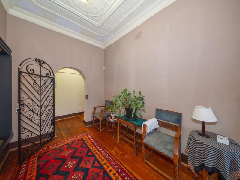 Charming  Kensington Character Residence with Income-Generating Cottage - Photo 9