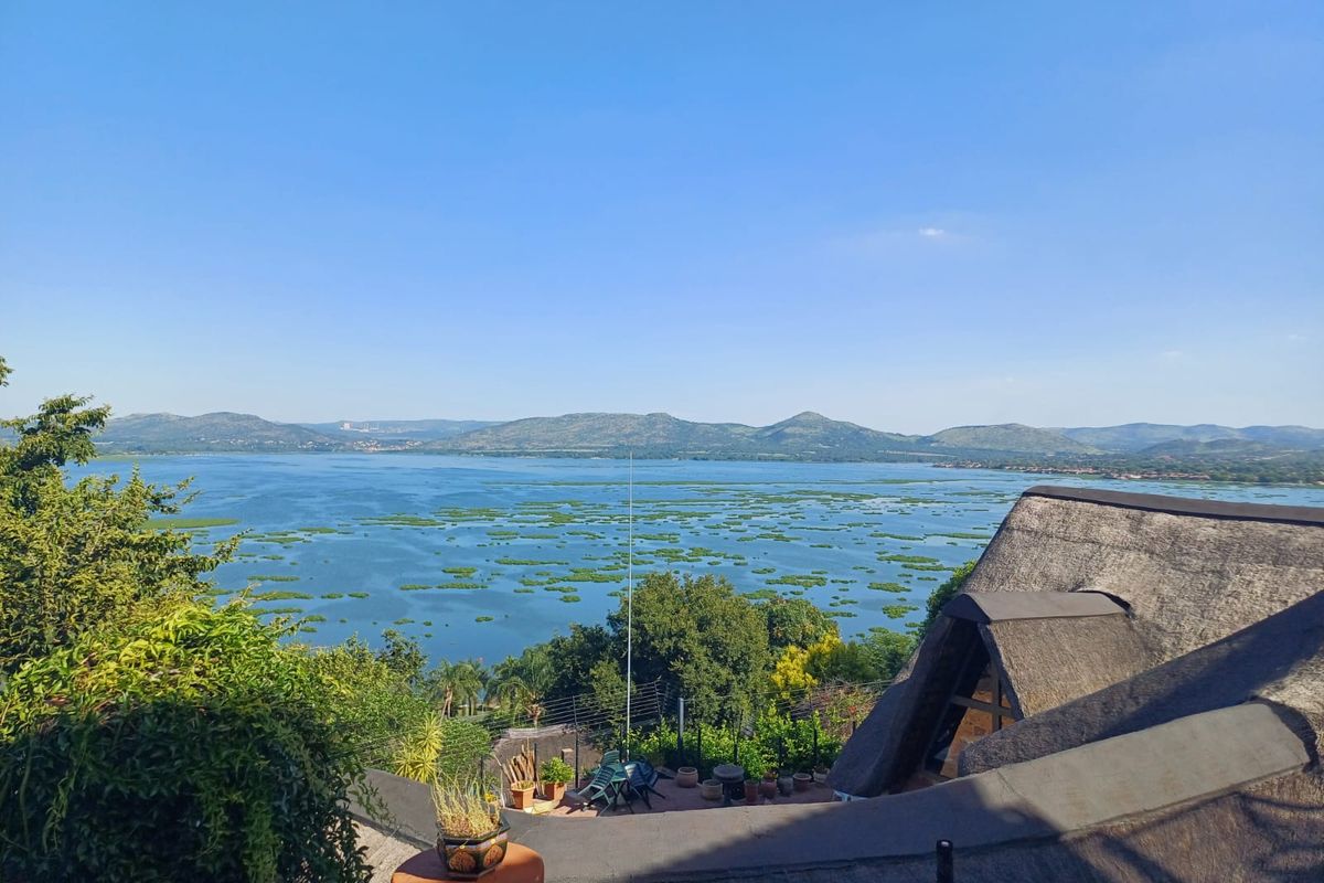 Ideal Weekend Family Getaway Home - Photo 2