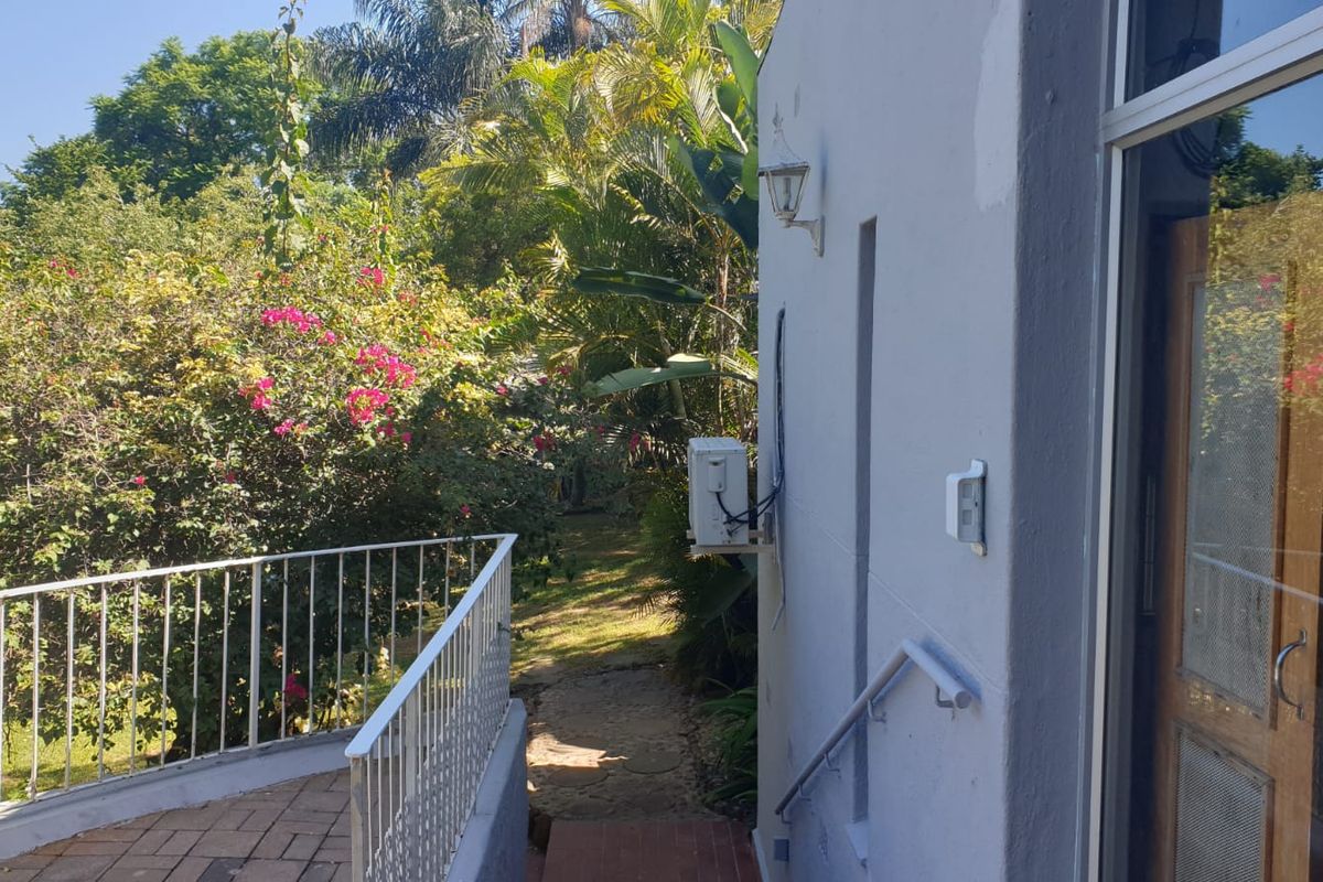 Charming Family Home in a popular area - Photo 5