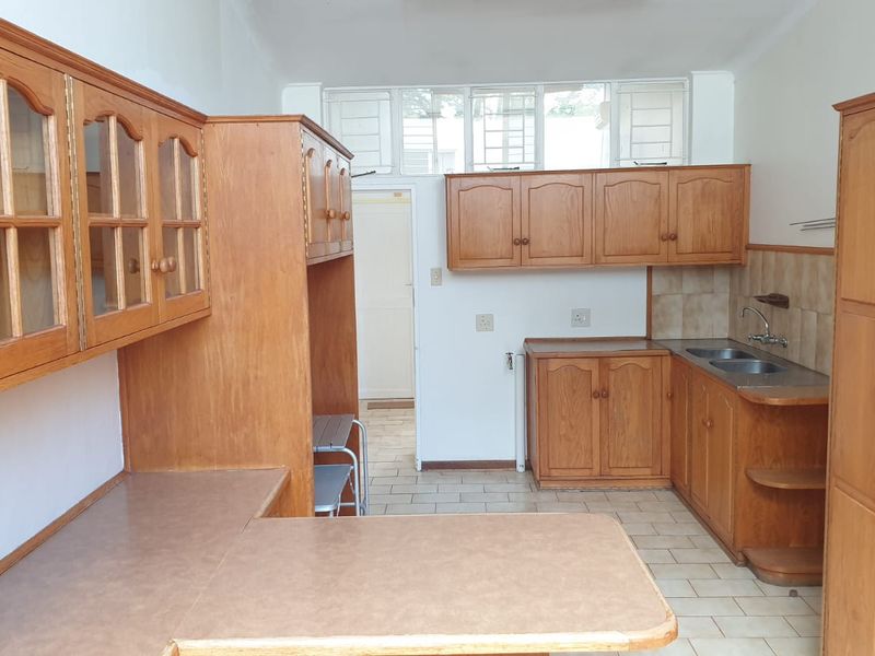 Charming Family Home in a popular area - Photo 10
