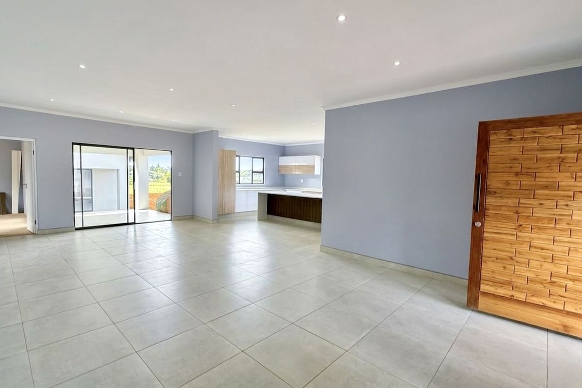 Luxury Family Home in River Goose Estate - Photo 2