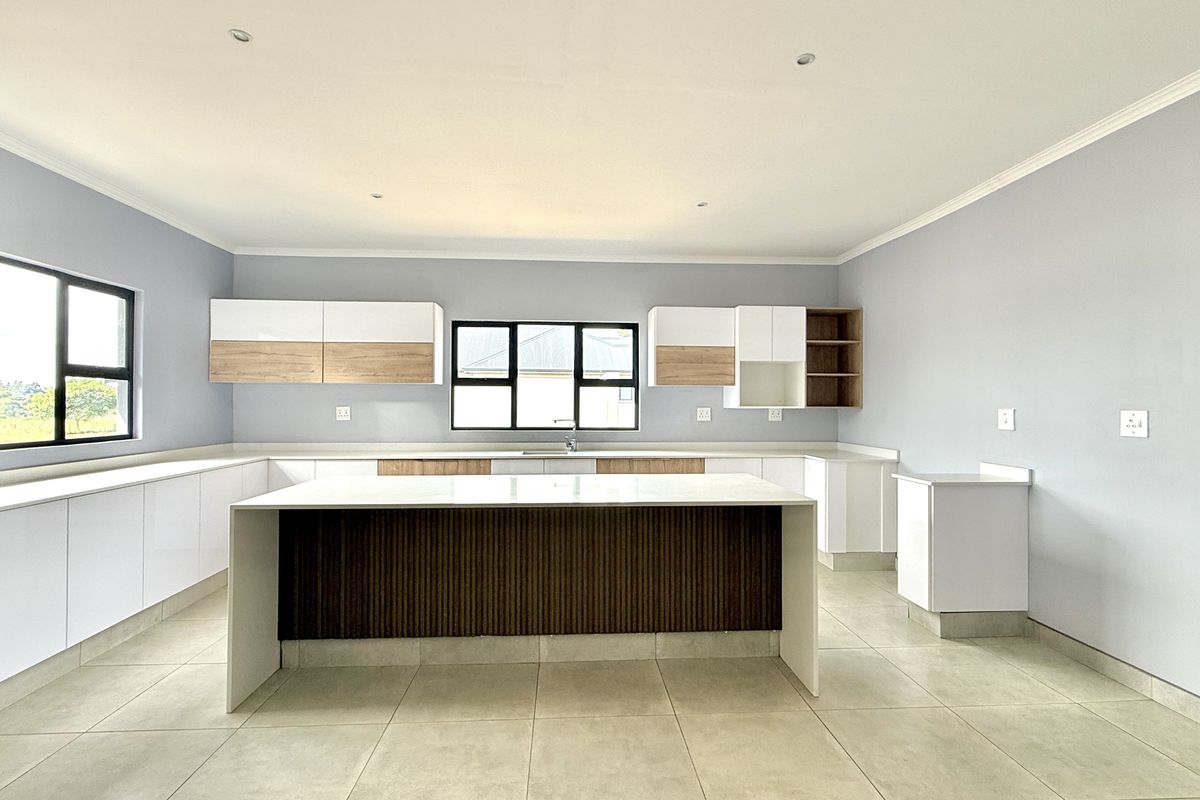 Luxury Family Home in River Goose Estate - Photo 3