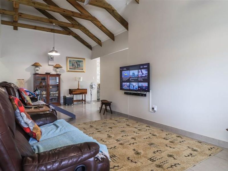 Effortless Comfort and Style, A Home That Ticks Every Box - Photo 5