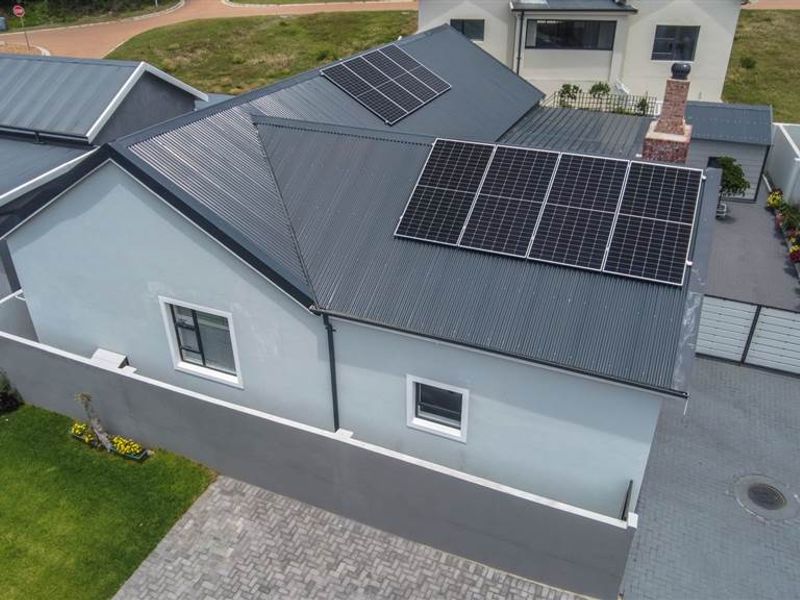 Effortless Comfort and Style, A Home That Ticks Every Box - Photo 9