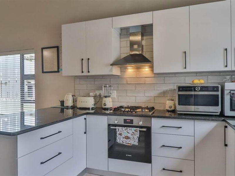 Effortless Comfort and Style, A Home That Ticks Every Box - Photo 7