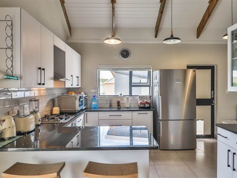 Effortless Comfort and Style, A Home That Ticks Every Box - Photo 6