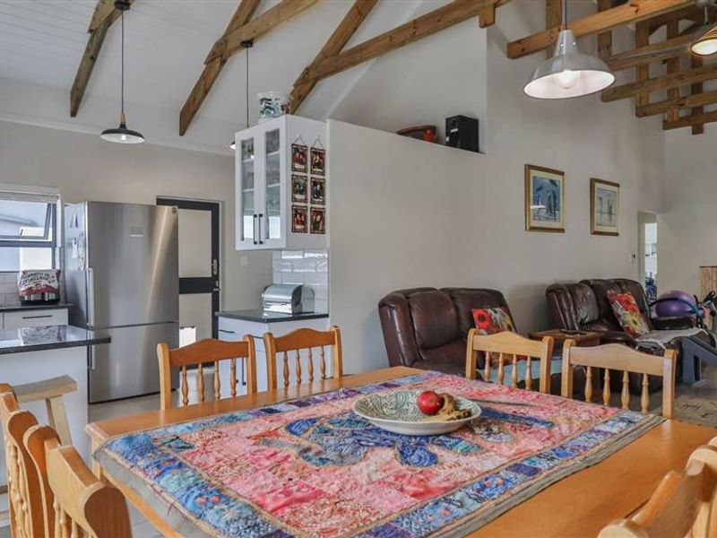 Effortless Comfort and Style, A Home That Ticks Every Box - Photo 4