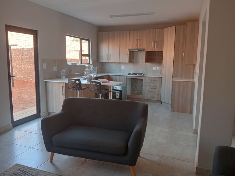 The perfect cosy home for your family's gift near amenities - Photo 2