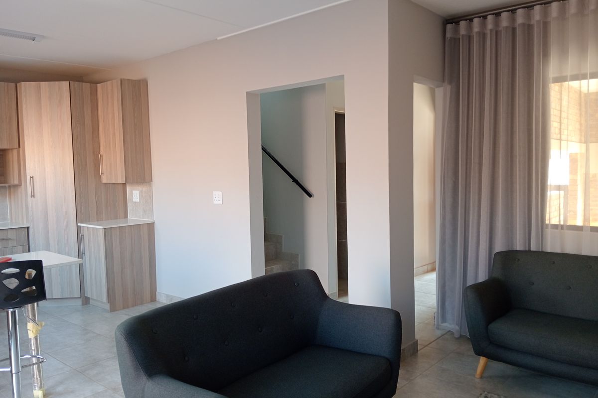 The perfect cosy home for your family's gift near amenities - Photo 3