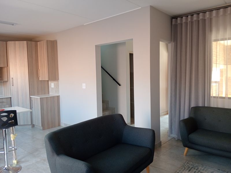 The perfect cosy home for your family's gift near amenities - Photo 3