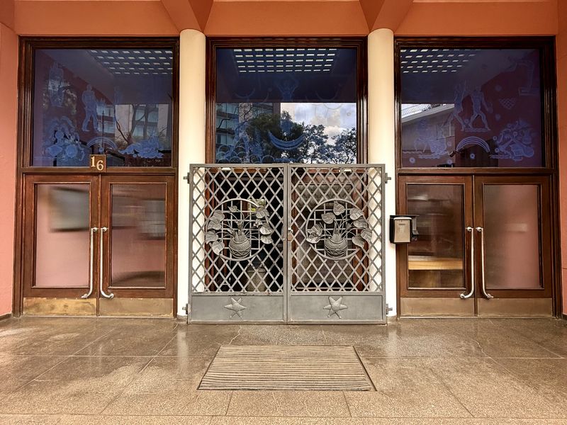 Light-Filled One Bedroom Semi-Furnished Apartment in Tyrwhitt Avenue, Rosebank - Photo 4