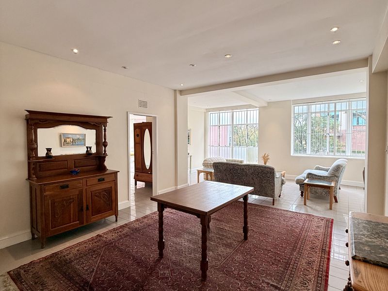 Light-Filled One Bedroom Semi-Furnished Apartment in Tyrwhitt Avenue, Rosebank - Photo 10