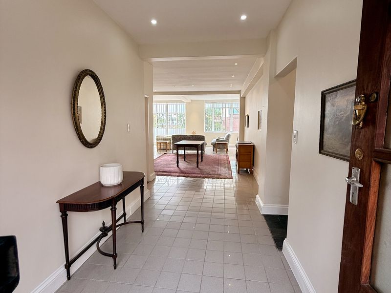 Light-Filled One Bedroom Semi-Furnished Apartment in Tyrwhitt Avenue, Rosebank - Photo 8