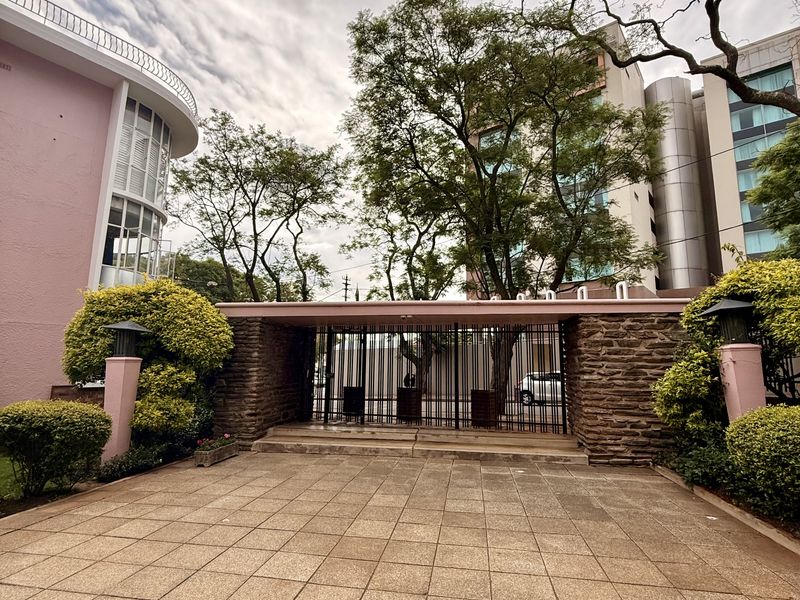 Light-Filled One Bedroom Semi-Furnished Apartment in Tyrwhitt Avenue, Rosebank - Photo 2