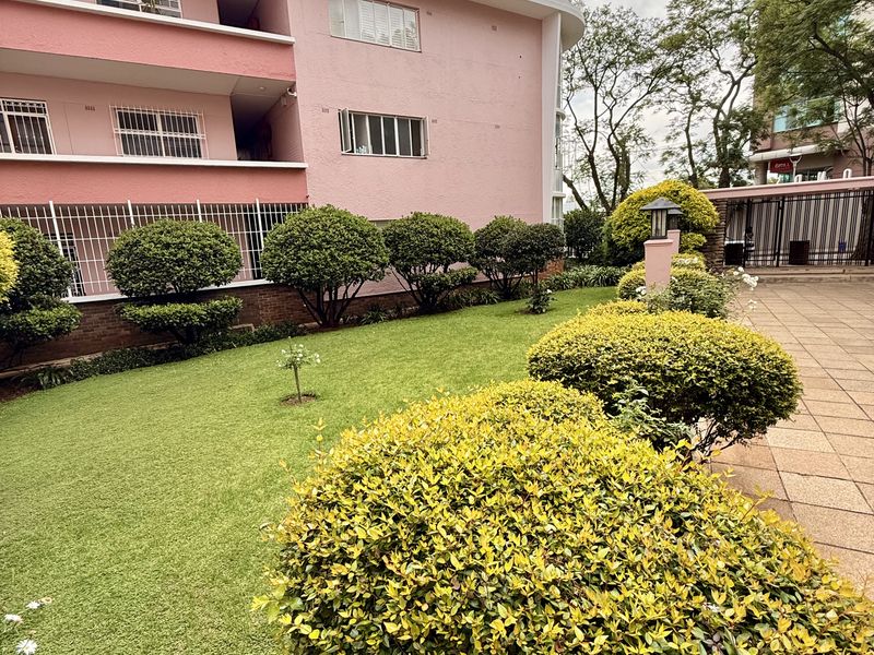 Light-Filled One Bedroom Semi-Furnished Apartment in Tyrwhitt Avenue, Rosebank - Photo 3