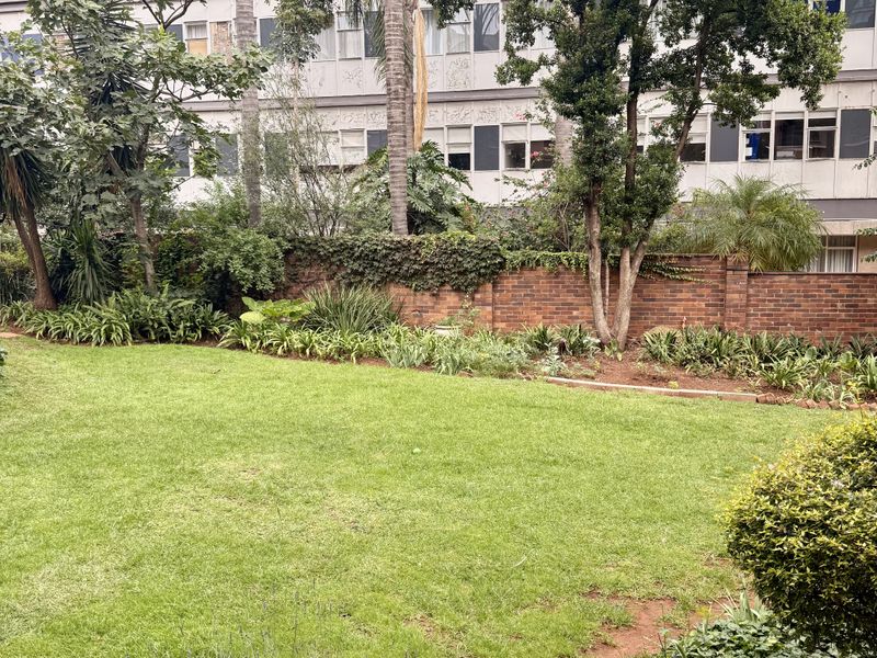 Light-Filled One Bedroom Semi-Furnished Apartment in Tyrwhitt Avenue, Rosebank - Photo 5