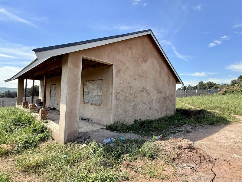 Build Your Dream Home in Merrivale Heights | 902m2 Stand with Partially Completed House - Photo 4