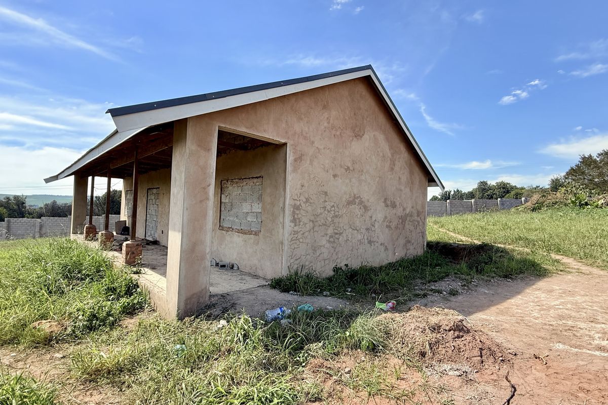 Build Your Dream Home in Merrivale Heights | 902m2 Stand with Partially Completed House - Photo 4