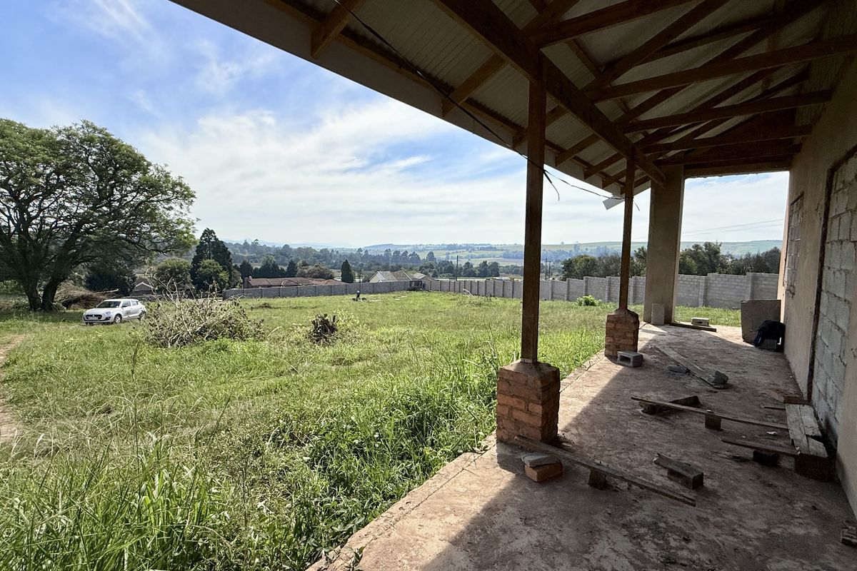 Build Your Dream Home in Merrivale Heights | 902m2 Stand with Partially Completed House - Photo 5