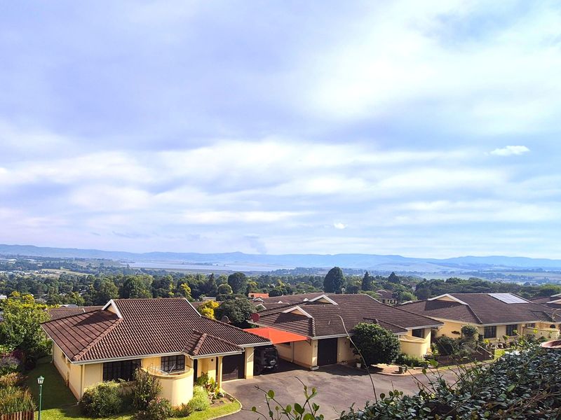 3 Bedroom Home with Extensive Midmar Views in Eagle Ridge, Howick - Photo 3