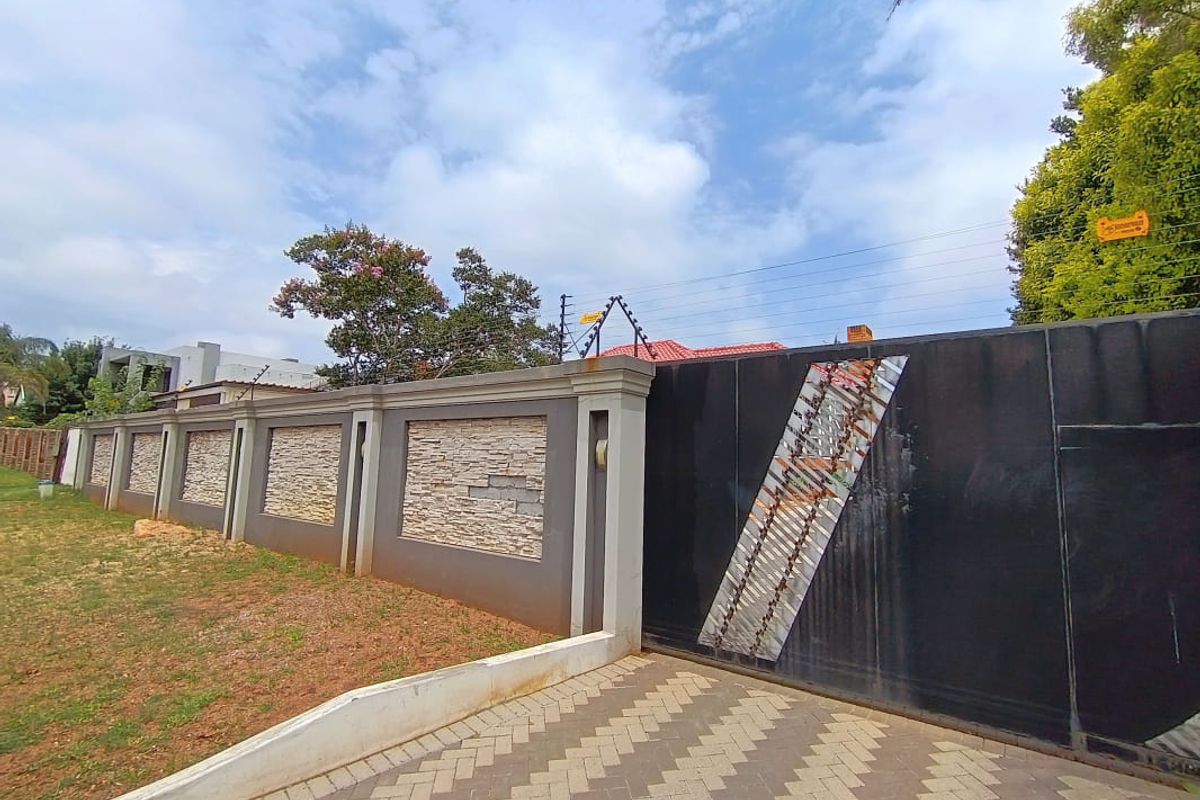 Prime Position Family Home & Modern Cottage - Photo 2