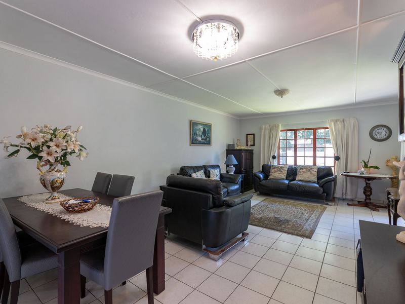 Stepless, Secure, Pet Friendly! - Photo 10