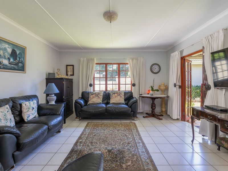 Stepless, Secure, Pet Friendly! - Photo 9