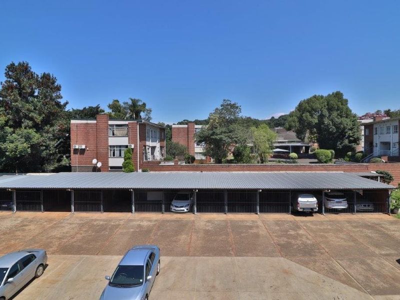 A beautifully presented upper-level apartment is now available at Holland Hill, Clarendon - Photo 4