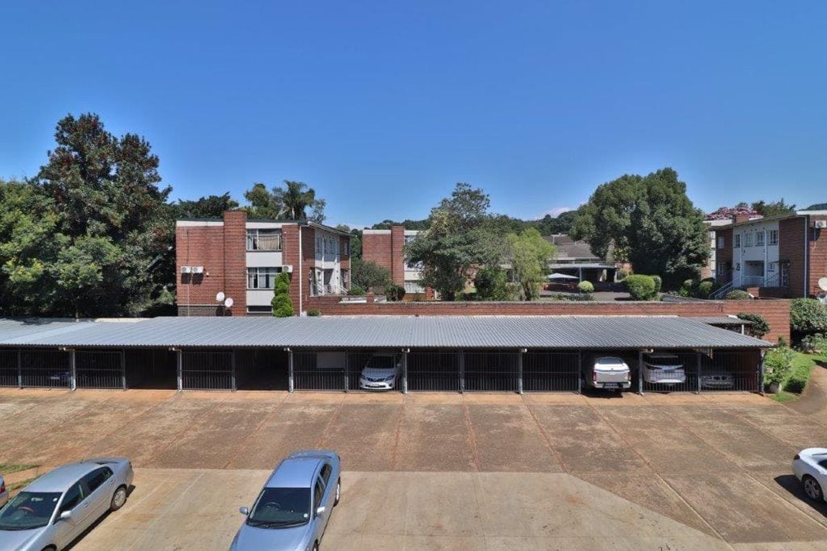 A beautifully presented upper-level apartment is now available at Holland Hill, Clarendon - Photo 4