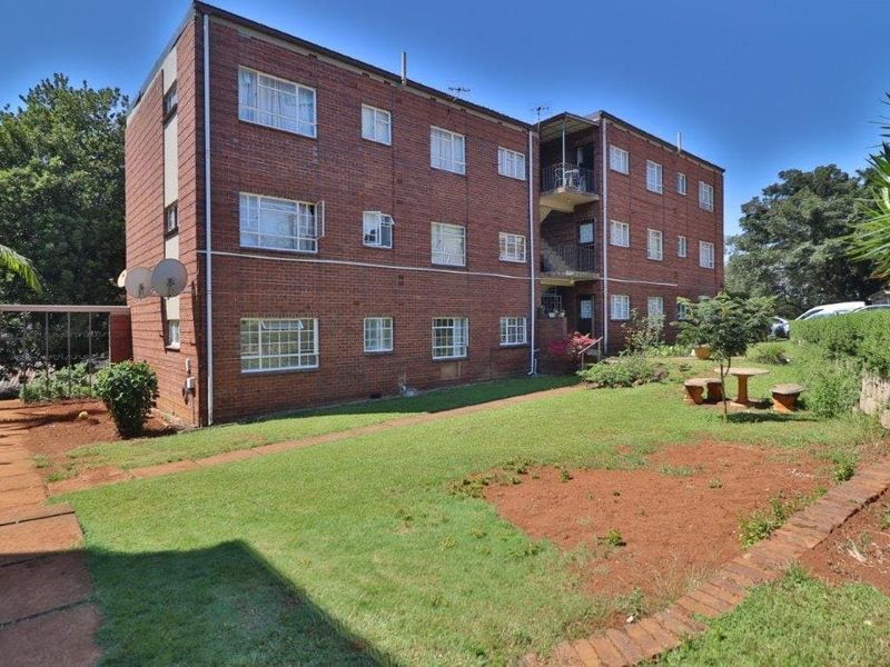 A beautifully presented upper-level apartment is now available at Holland Hill, Clarendon - Photo 2