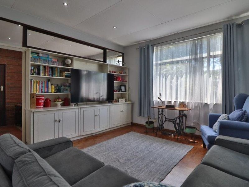 A beautifully presented upper-level apartment is now available at Holland Hill, Clarendon - Photo 6