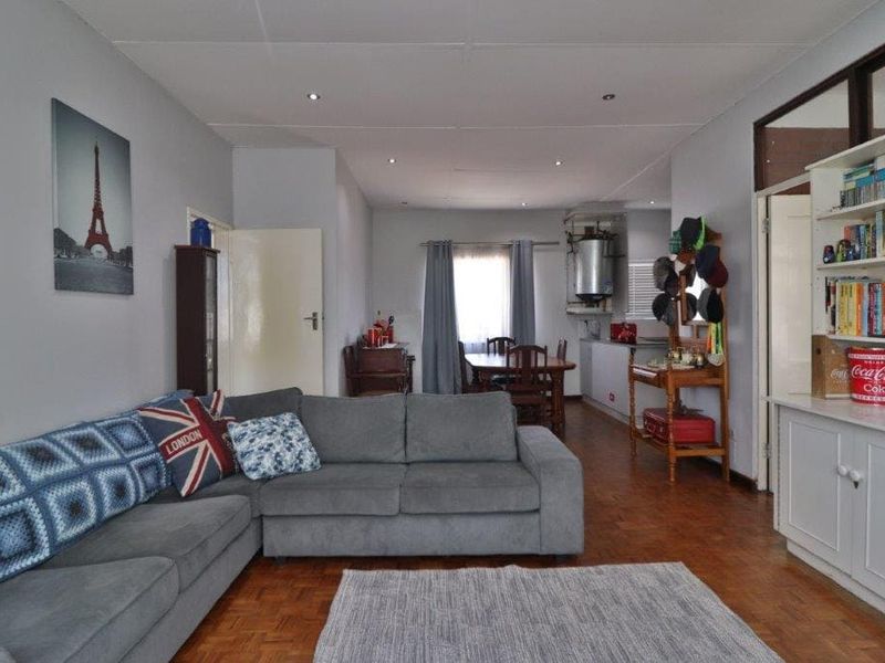 A beautifully presented upper-level apartment is now available at Holland Hill, Clarendon - Photo 9