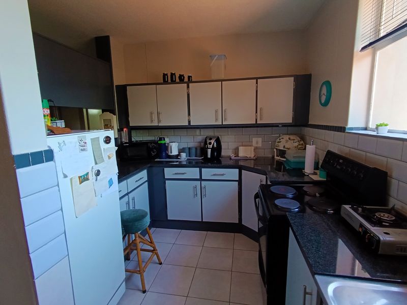 Stunning refurbished 2-bedroom apartment on 1st floor - perfect for modern living. - Photo 7