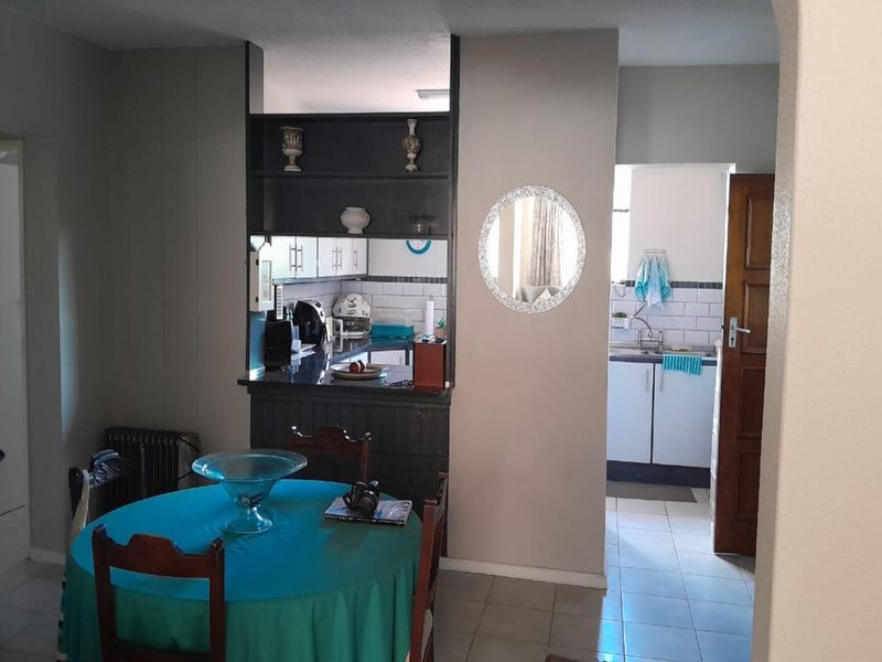 Stunning refurbished 2-bedroom apartment on 1st floor - perfect for modern living. - Photo 5