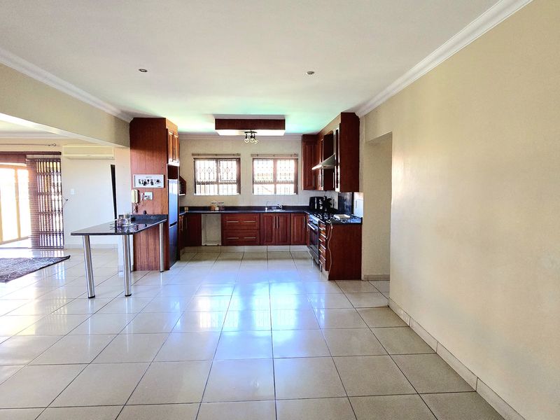 Spacious 4-Bedroom Home in Secure, Family-Friendly Complex. - Photo 5