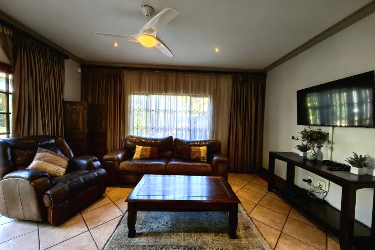 Spacious 4-Bedroom Family Home with Two Income-Generating Flats, Stunning Pool & Entertainment Areas - Photo 5