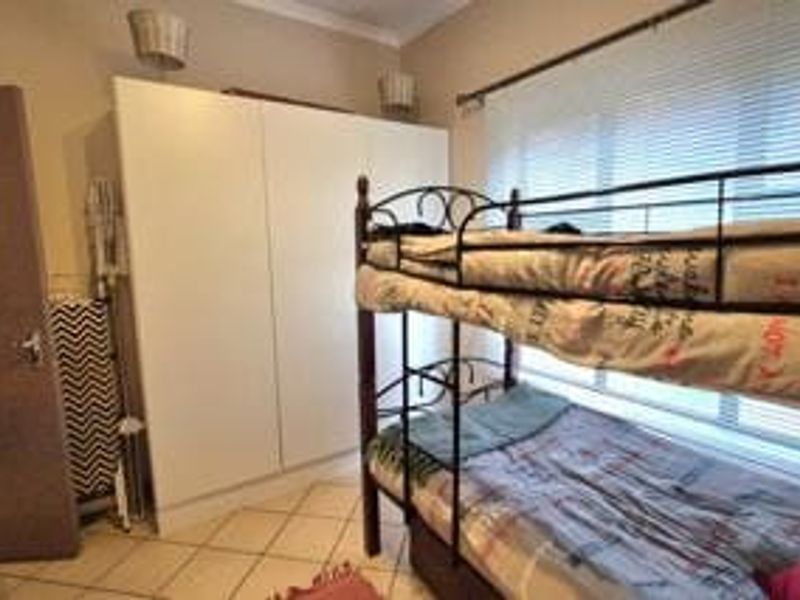 Modern 2-Bedroom, 2-Bathroom Pet-Friendly Apartment in Sunnyrock - Photo 8