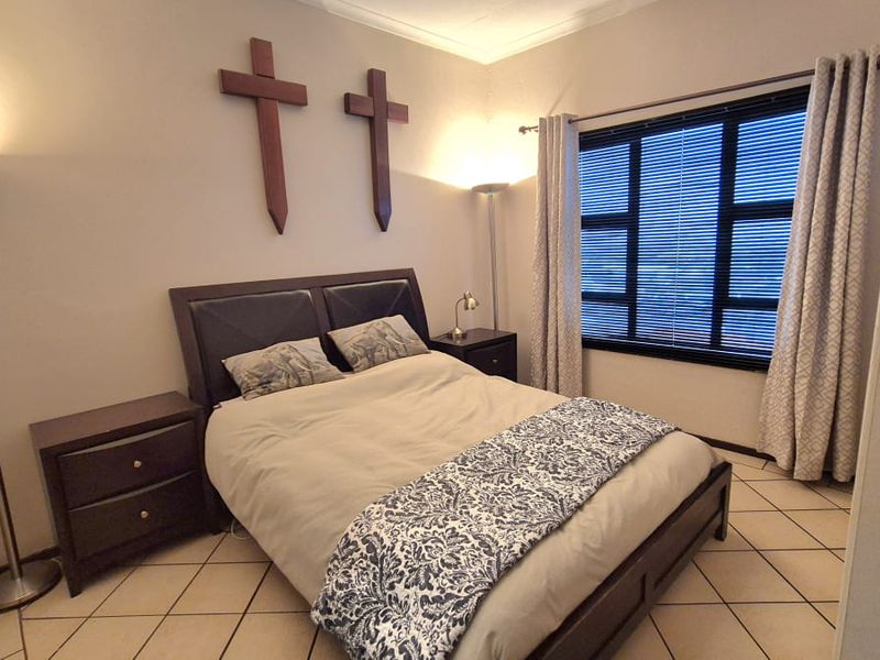 Modern 2-Bedroom, 2-Bathroom Pet-Friendly Apartment in Sunnyrock - Photo 6